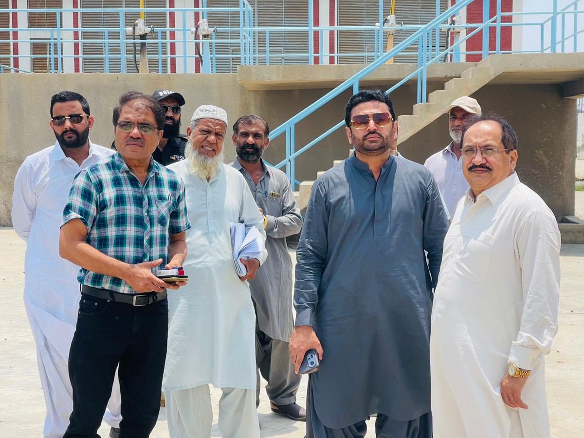 KashifShoroPPP's tweet photo. Visited Water Treatment Plant Hala Naka &amp; Pretabad, was accompanied with Farid Qureshi, Zahid Khemtio CEO HW&amp;SC, Zulfikar Memon, Operational Director HESCO Hyderabad to provide dual feeders of electric power to provide uninterrupted water supply to the people of area. https://t.co/E66XTfAyrP