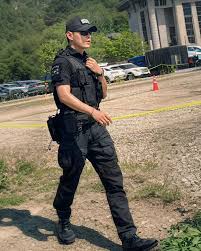 MINAATANN's tweet photo. @nashirina_ Elle a cru le policier c'était lui ou quoi https://t.co/58YoMjTXEE