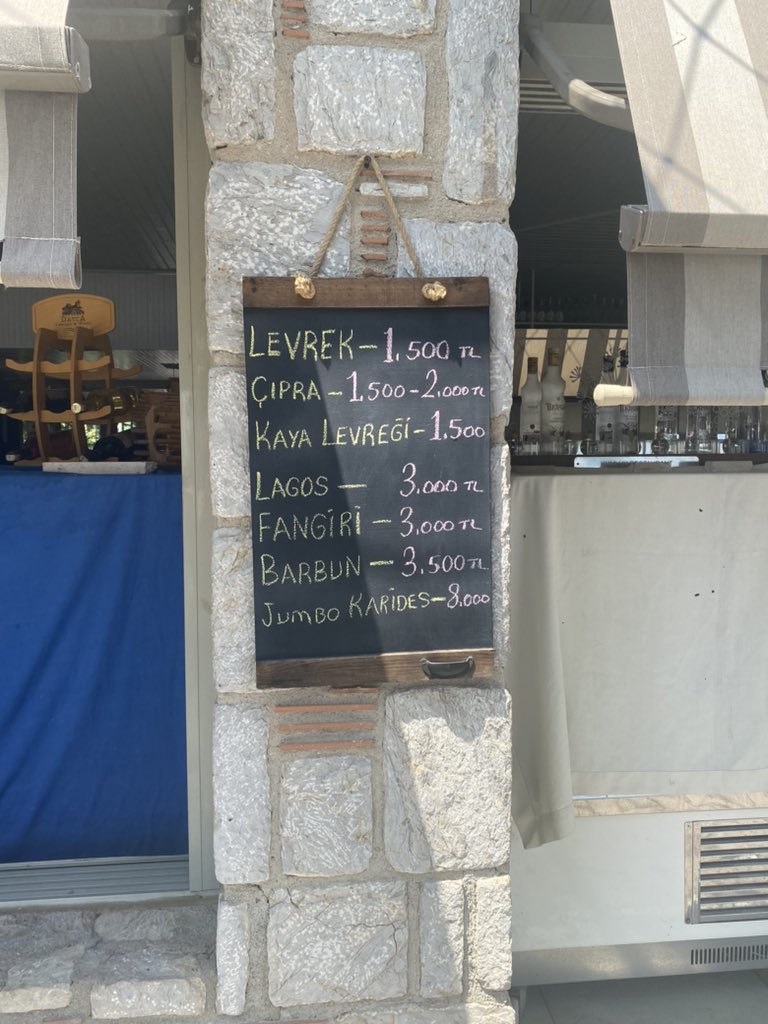 Yunanistan bir adamdır lan. Yıllarca düşman bellemişiz esas düşman biziz anasını satayım.

Dışarda hiç bir ülke bize düşman değil. Gittiğimizde insanlıktan başka bişey görmüyoruz. Bence biz kötüyüz ya.