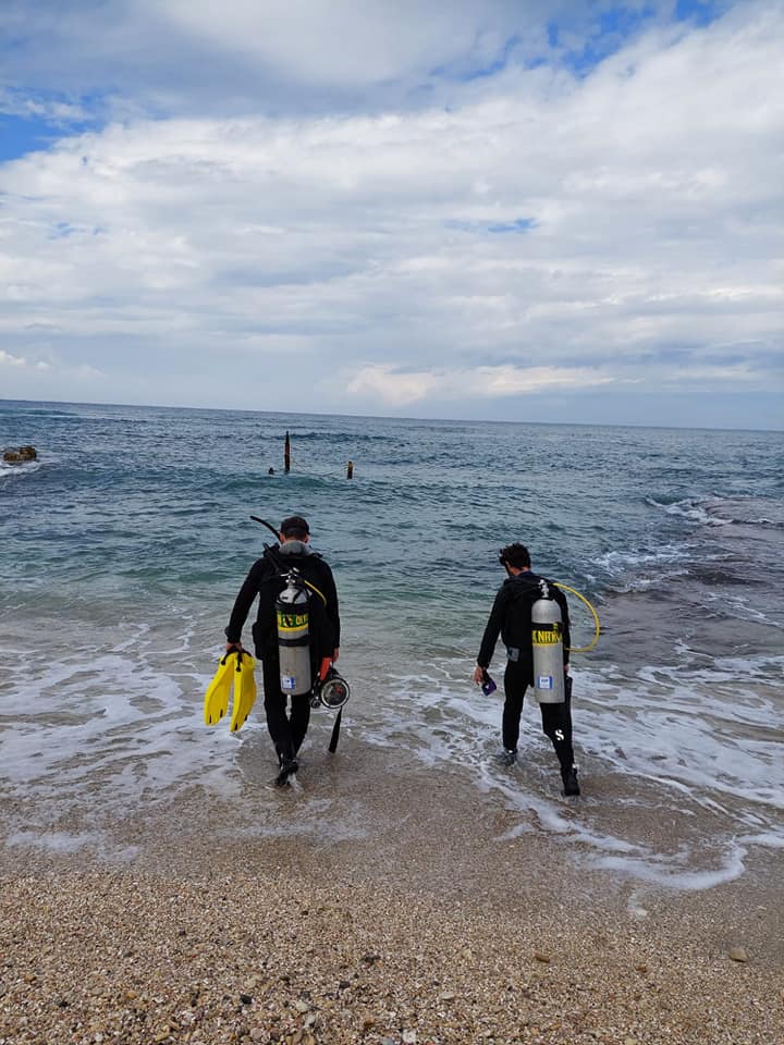 anl_Haifa's tweet photo. 💦Experiment to test an energy harvesting device that captures energy from a diver's movements to power an acoustic device for vessel identification💦

#DiverTech #SustainableEnergy #AcousticDevices #MarineInnovation #UnderwaterTech #RenewableEnergy #TechExperiment #OceanScience https://t.co/3hDpzmQaVj