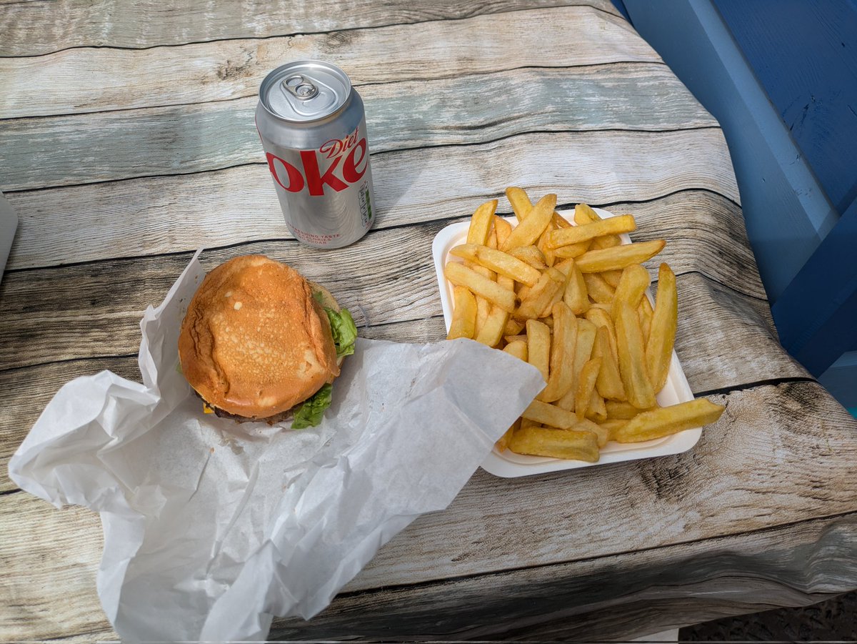 Yummy screamer burger <a href="/ScreamingPcock/">Screaming Peacock</a> #merchantcityfestival