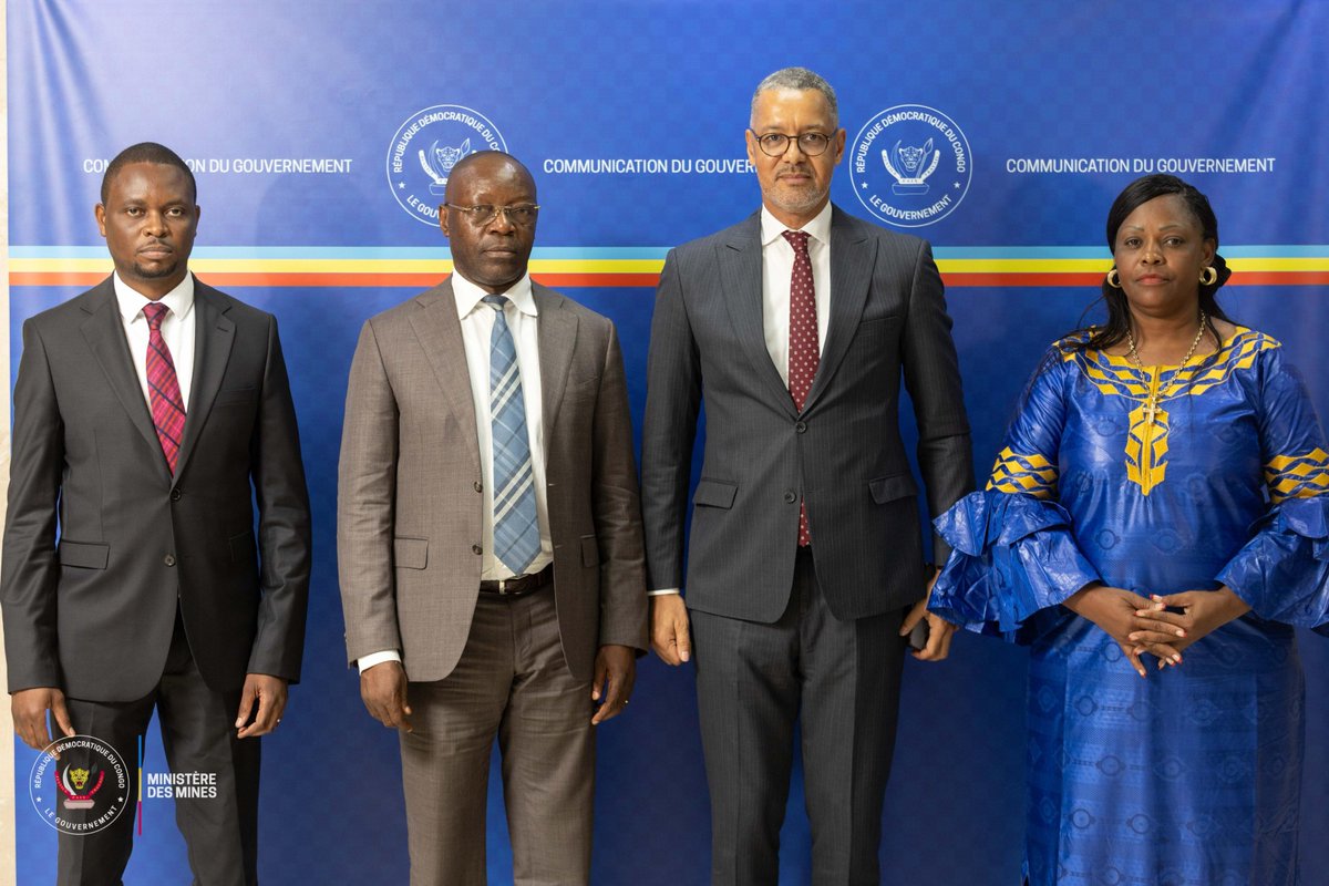 MinMinesRDC's tweet image. #RDC_MINES | 18.07.2024⏪
Le Ministre des Mines, SEM KIZITO PAKABOMBA a rencontré la délégation de KISENGE Manganèse pour discuter des défis de l'entreprise et des solutions possibles visant la relance de ses activités. 1/2

#CELLCOM