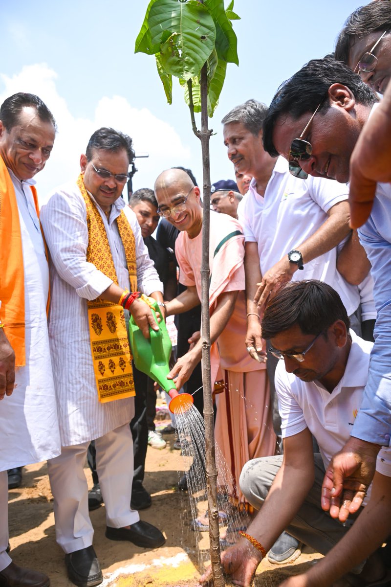 RajCMO's tweet photo. मुख्यमंत्री श्री भजनलाल शर्मा ने हिंगोलिया गौशाला में पर्यावरण संरक्षण एवं संवर्धन की दिशा में प्रदेशव्यापी ‘मुख्यमंत्री वृक्षारोपण महा अभियान’ एवं ‘एक पेड़ मां के नाम’ अभियान का शुभारंभ किया।
#RajCMO
#CMORajasthan
#आपणो_अग्रणी_राजस्थान
#एक_पेड़_मां_के_नाम
#NetZeroEmissions