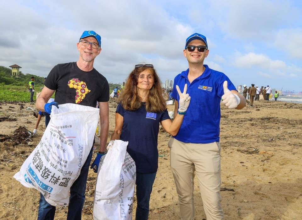 A great day as we celebrated Nelson #MandelaDay2024 with a 67 minutes beach cleanup in partnership with <a href="/SAHCom_Colombo/">South African High Commission Colombo</a> and with the participation of many Foreign and diplomatic missions. We were honoured to have among many <a href="/LisaFCDO/">Lisa Whanstall</a> <a href="/UKinSriLanka/">UK in Sri Lanka 🇬🇧🇱🇰</a> <a href="/EU_in_Sri_Lanka/">EU in Sri Lanka</a>