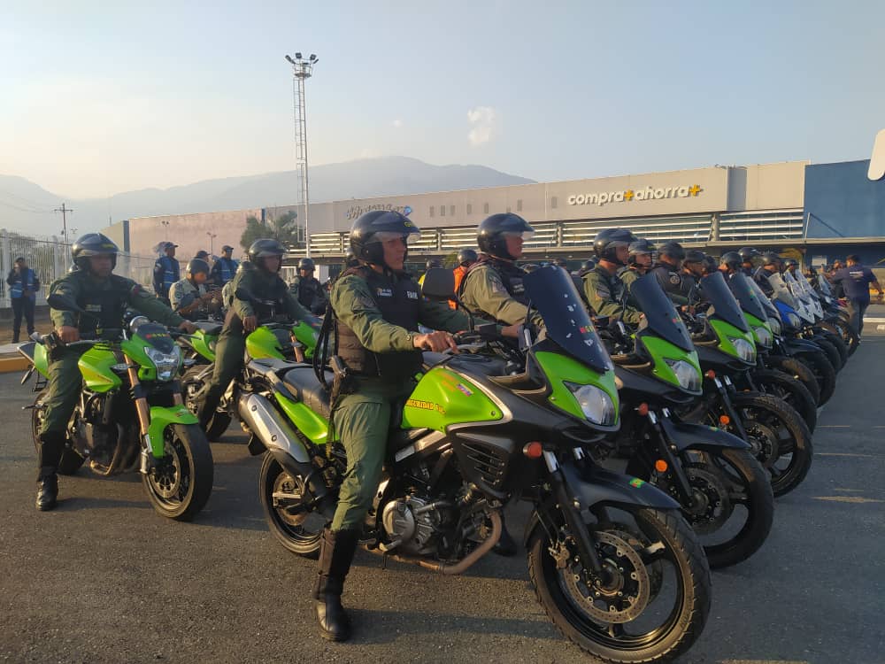 2dacasarapa's tweet photo. #20jui//📌les damos los buenos días desde nuestra Gloriosa GUARDIA NACIONAL BOLIVARIANA .
!Dudar es traición! https://t.co/DAvYdb07c7