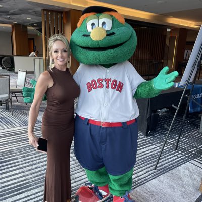 2157Apple's tweet photo. #NewProfilePic https://t.co/FFWlWGeAlQ