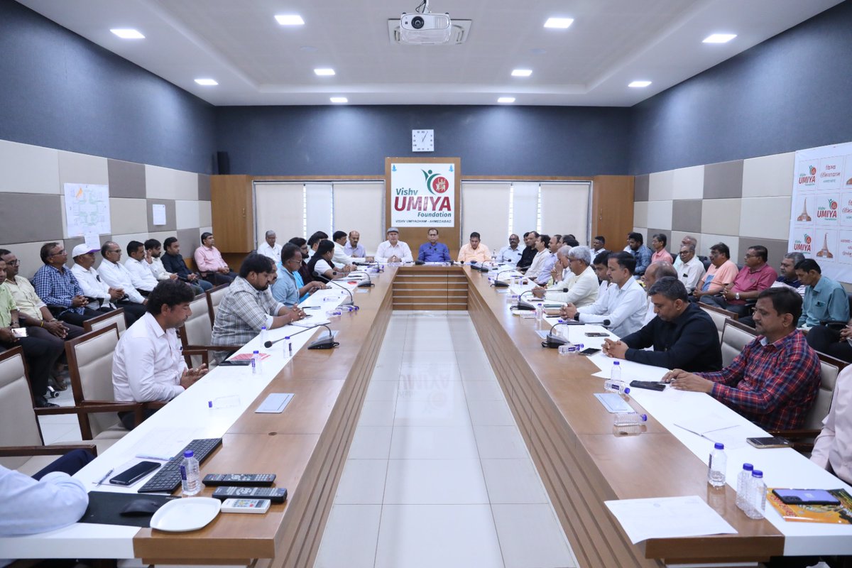 આજરોજ વિશ્વ ઉમિયાધામ, જાસપુર ખાતે સંસ્થાના પ્રણેતા અને પ્રમૂખશ્રી આર.પી.પટેલ ના અઘ્યક્ષ સ્થાને કેન્દ્રિય સામાજિક સંગઠન મીટીંગનું આયોજન કરવામાં આવેલ. 
.
.
.
.
#vishvumiyafoundation #umiyadham #rppatel #jaspur #meeting #vision #mission #vuf #ahmedabad