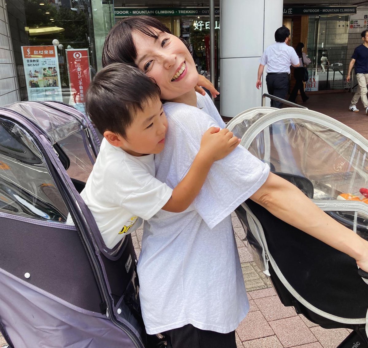 pete_kan's tweet photo. ど〜も〜やべです🙋‍♀️
昨日は、ペテカンの母校、舞台芸術学院さんへお邪魔させてもらい、タコパの宣伝をさせてもらいました😊

四條さんが舞芸生だったうん十年前に、先輩劇団だったペテカンの舞台を観に行き、それからペテカンに魅了され、四條さんの今はある！
つづく→ https://t.co/msxt26y14b