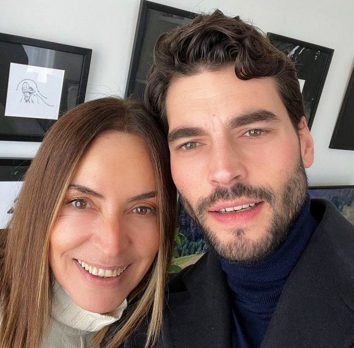 AkinAkinozuBra's tweet photo. Özlem Akınözü faleceu hoje. Que Deus conforte o seu coração! 🙏🏻 @AkinAkinozu https://t.co/fPSRf0hgMM