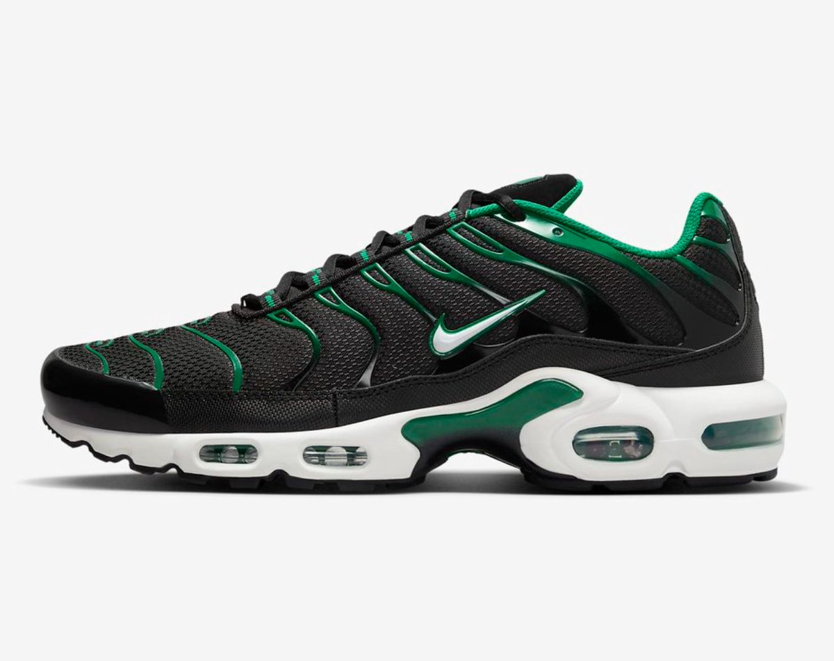 SOLELINKS's tweet photo. Ad: Nike Air Max Plus ‘Black/Malachite’ on sale for $97.48 + FREE shipping, use code SPORT25 => https://t.co/b90zKv5guG https://t.co/oXbHW0IQNd