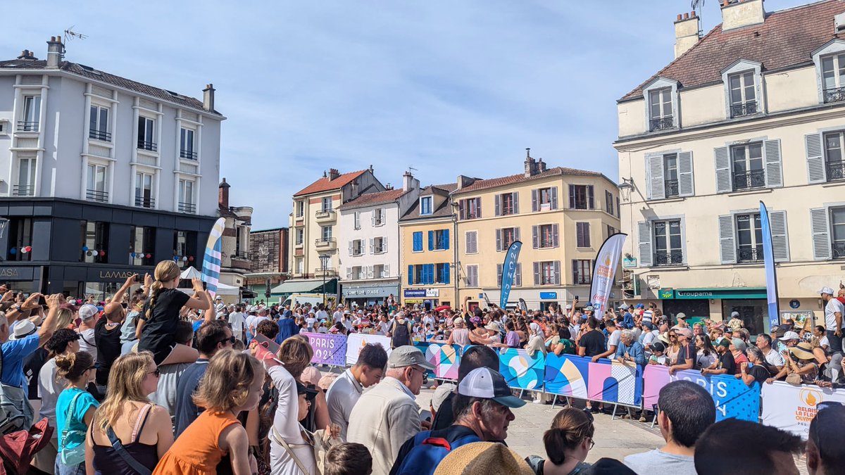 VilledeLagny's tweet photo. 🔥 FLAMME OLYMPIQUE 🔥 

Quel moment historique 🤩

La flamme a traversé la ville de Lagny sous un beau ciel bleu ! Joie et émotion étaient au rendez-vous 🧡

Merci au @Departement77 !

#paris2024 #lagnysurmarne #FlammeOlympique https://t.co/KZgVFKUryn