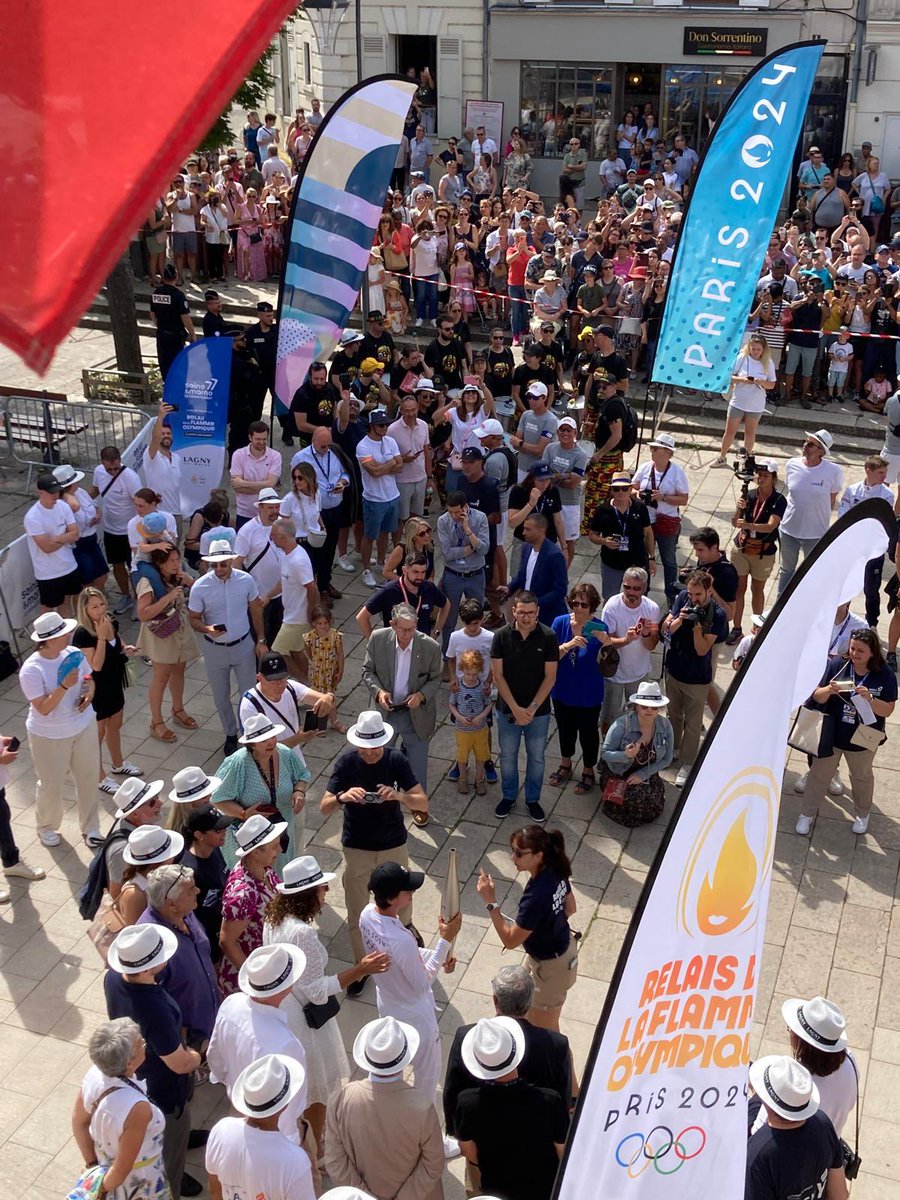 VilledeLagny's tweet photo. 🔥 FLAMME OLYMPIQUE 🔥 

Quel moment historique 🤩

La flamme a traversé la ville de Lagny sous un beau ciel bleu ! Joie et émotion étaient au rendez-vous 🧡

Merci au @Departement77 !

#paris2024 #lagnysurmarne #FlammeOlympique https://t.co/KZgVFKUryn