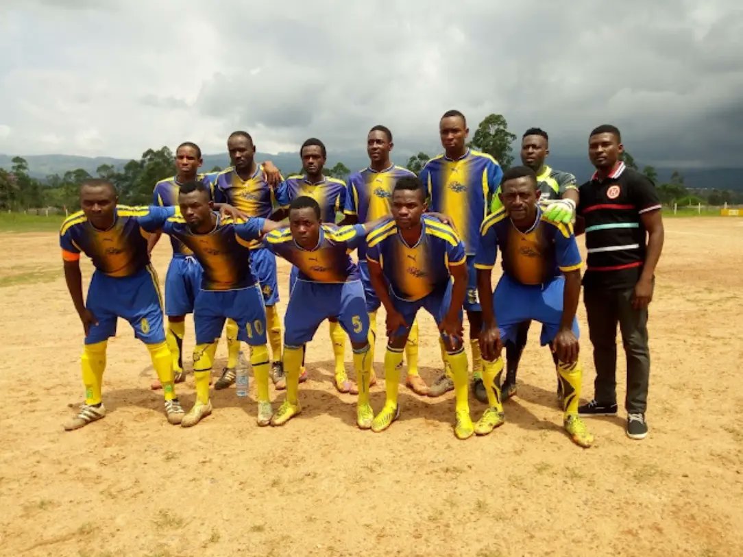 Kosi_foottalk's tweet photo. Throwback to 2018 North West Regional league mini interpools final. 

Rainbow FC beat Foncha Street by 2-0 with Njibero Durrel and Awalu Mohammadu scoring the goals. 

#rainbowfc #fecafoot #bamenda #northwest #fonchastreet #throwback https://t.co/yU4uxuhFBJ