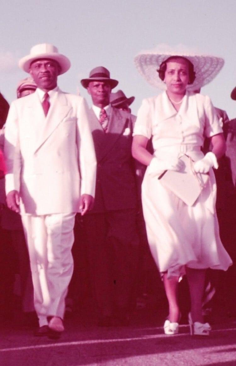 𝗧𝗶 𝗺𝗼𝘀𝗼 𝗟𝗶𝘀𝘁𝘄𝗮

20 jiyè 1953, Léon Dumarsais Estimé, petèt, prezidan ayisyen ki te genyen plis volonte pou refè eskanp figi peyi l epi ede pèp la pran yon souf, mouri nan New York. Jeneral-Prezidan Paul-Eugène Magloire fè rantre ak kadav li Ayiti epi ofri li yon