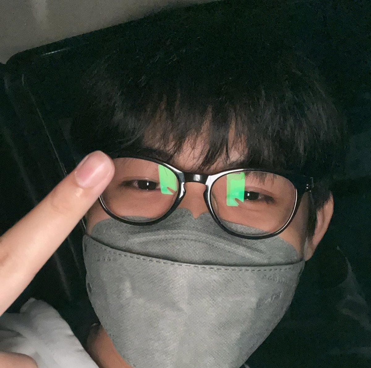 peoniesishere's tweet photo. selain suka nyoret muka sandy juga suka pakai masker
#sandy
#maskfishing https://t.co/JLoiSLVac4