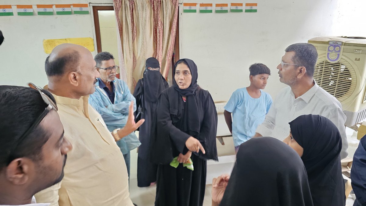 MohdMubeen58's tweet photo. On The Instructions Of @aimim_national President Barrister @asadowaisi Sahab &amp; Floor Leader @akbarowaisii Sahab, Today Bahadurpura MLA Mohd Mubeen Along With Ramnasthpura Corporator Mohd Khader Visited Setwin Mochi Colony, Ramnasthpura And Interact With Student's And Staff (1/2) https://t.co/vbxEvwgIpZ