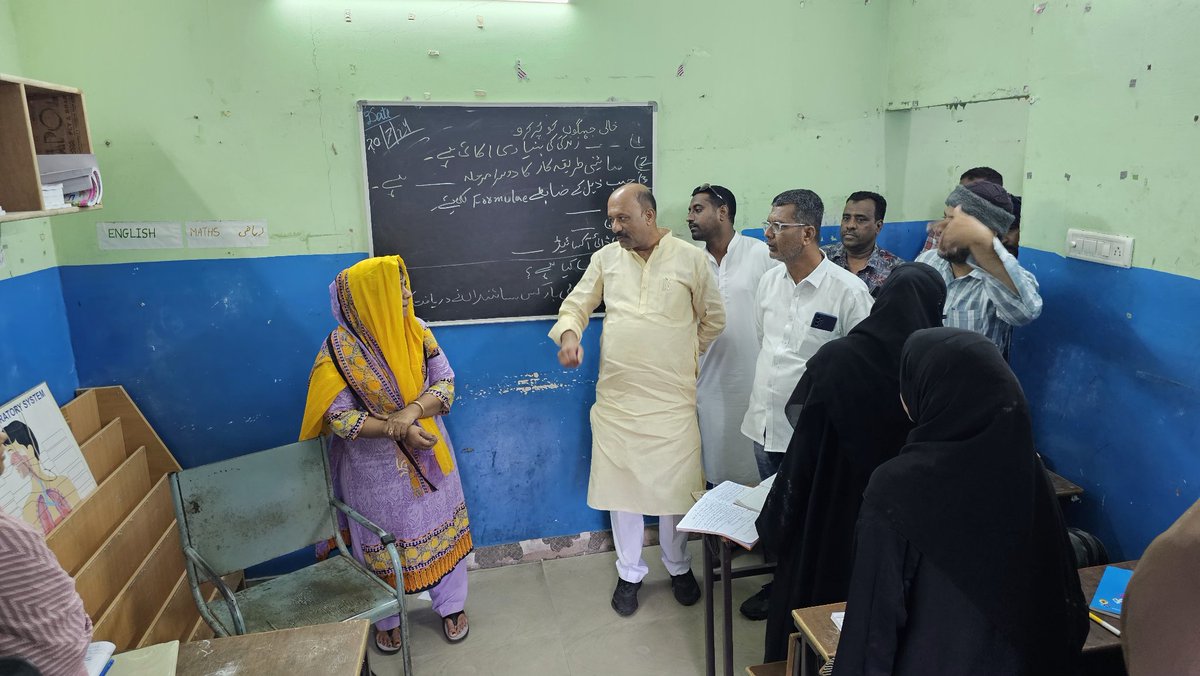 MohdMubeen58's tweet photo. On The Instructions Of @aimim_national President Barrister @asadowaisi Sahab &amp; Floor Leader @akbarowaisii Sahab, Today Bahadurpura MLA Mohd Mubeen Along With Ramnasthpura Corporator Mohd Khader Visited Setwin Mochi Colony, Ramnasthpura And Interact With Student's And Staff (1/2) https://t.co/vbxEvwgIpZ