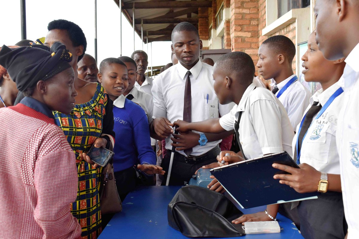 Student Teachers exhibit what they learn in front of their parents, before the school general assembly. <a href="/REBRwanda/">Rwanda Basic Education Board</a>, <a href="/NESA_Rwanda/">NESA Rwanda</a> ,<a href="/RusiziDistrict/">Rusizi District</a> <a href="/marywatkins7/">mary watkins</a> <a href="/DyddguHywel/">Dyddgu Morgan-Hywel</a> <a href="/MrYTeacherGuy/">@MrYTeacherGuy</a>