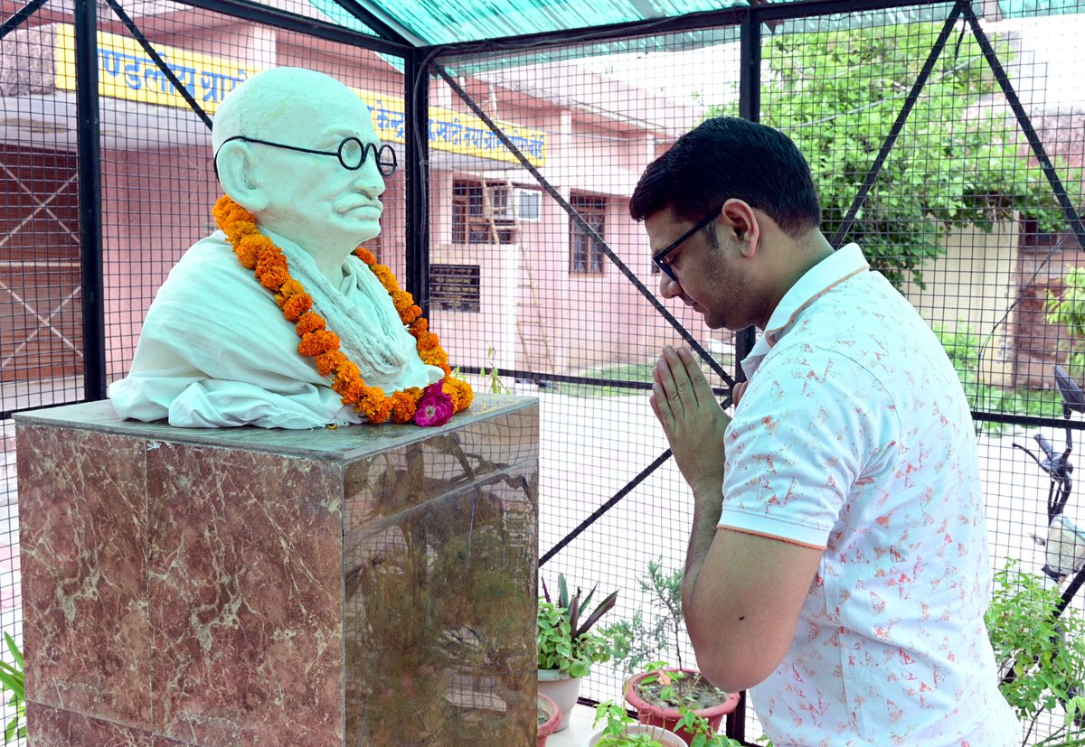 Khadi_UP's tweet photo. आज दिo 20.07.2024 को वृक्षारोपण जन अभियान 2024 "एक पेड़ मां के नाम" के अंतर्गत मुख्य कार्यपालक अधिकारी महोदय @ujjwalkumarIAS द्वारा बोर्ड के मंडलीय ग्रामोद्योग प्रशिक्षण केंद्र डालीगंज लखनऊ में वृक्षारोपण किया गया,इस अवसर पर विभागीय  अधिकारी एवं कर्मचारी उपस्थित रहे। https://t.co/ujUbyWBCOC