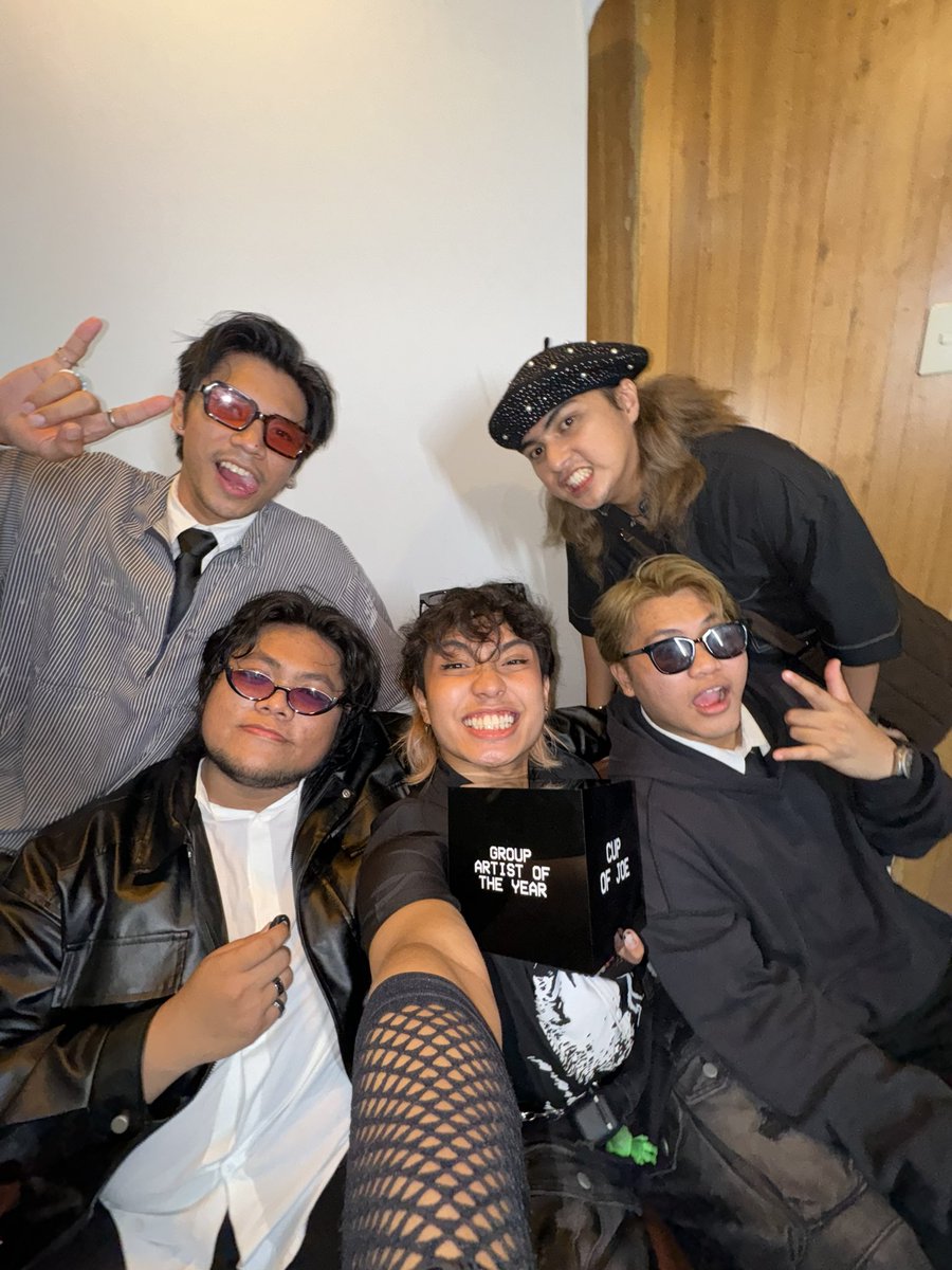 cupofjoemusic's tweet photo. group artist of the yearrrr! 🥹🤍 https://t.co/kyjFnb9E8f