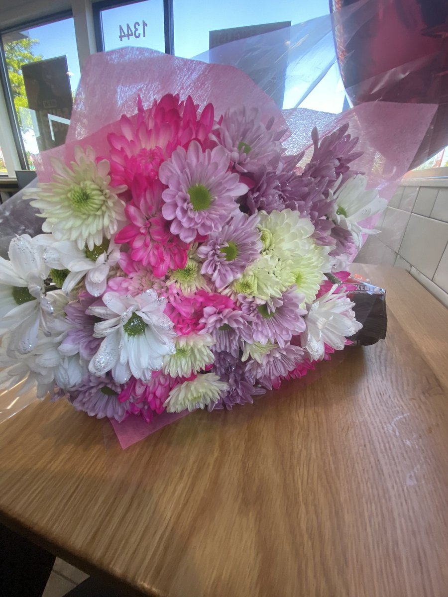 Shay8631's tweet photo. Flower dump from my love 💗 https://t.co/AzLIE6NF6m