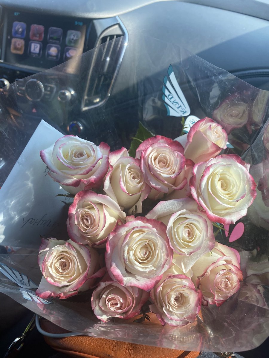 Shay8631's tweet photo. Flower dump from my love 💗 https://t.co/AzLIE6NF6m
