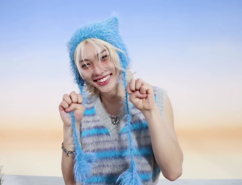 BBOKARILOOKS's tweet photo. the cutest and prettiest kitty💙 https://t.co/3iOBqP91f9