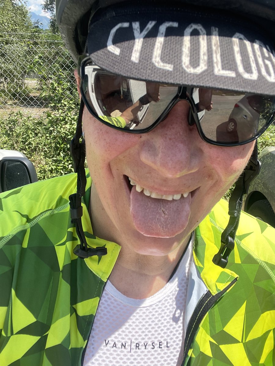 Swiss_Cathy's tweet photo. Chuis cuite ! 🚴🏻‍♀️☀️😎😅

#chaud !! https://t.co/CelhZRnoWC