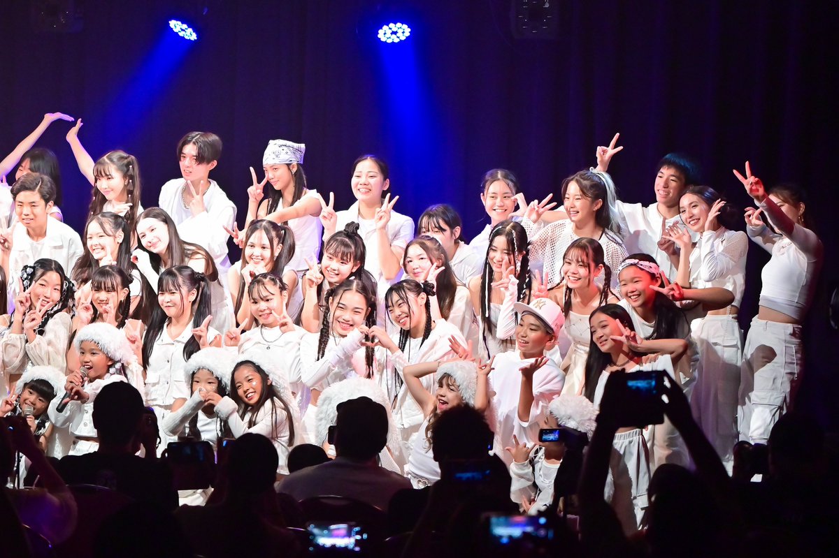 7seas_So_blue's tweet photo. 🌼RN Entertainment Studio🌼
10周年Live♫@ MOD'S
おめでとうございま～す🎊
これからまた、RNの歴史を刻んで、繋いで、世界にRN Spiritsを広げてこう✊🏻😁
めっちゃ楽しかった🤭
#RNentertainment
#RNfamily
#PinkyBlack_RN
#NeonBaby
#FuzzyBunny
#Free2BMe https://t.co/RFMfDE7eXT