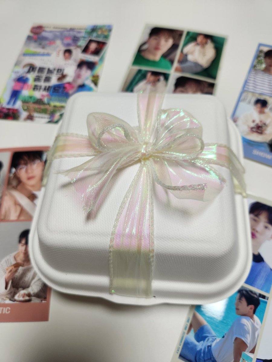 sjini1030's tweet photo. 좋아하는 마음, 응원하는 마음으로
하나부터 열까지💕
눈에 보이는거, 보이지 않는 수많은것들
준비하느라 애쓰셨고 고마웠어요!
덕질 불모지(?) 대구에서 맘껏 몽스탁스
이야기하고 웃을 수 있는 공간이 있어서
참 좋거든요. 근데 선물까지 주시공
것도 사댱님 직배송😭 나우렁ㅜㅜ https://t.co/h1ji8PF3An
