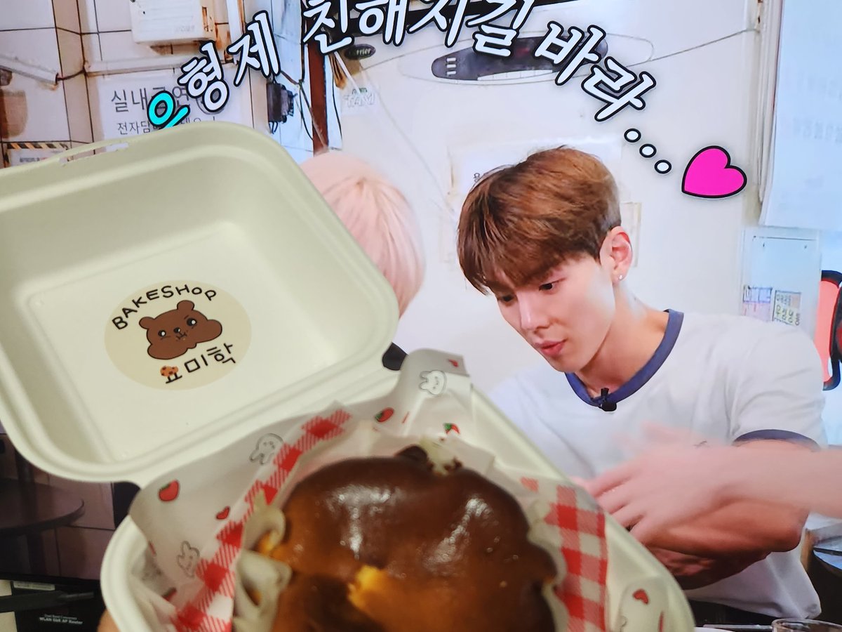 sjini1030's tweet photo. 좋아하는 마음, 응원하는 마음으로
하나부터 열까지💕
눈에 보이는거, 보이지 않는 수많은것들
준비하느라 애쓰셨고 고마웠어요!
덕질 불모지(?) 대구에서 맘껏 몽스탁스
이야기하고 웃을 수 있는 공간이 있어서
참 좋거든요. 근데 선물까지 주시공
것도 사댱님 직배송😭 나우렁ㅜㅜ https://t.co/h1ji8PF3An