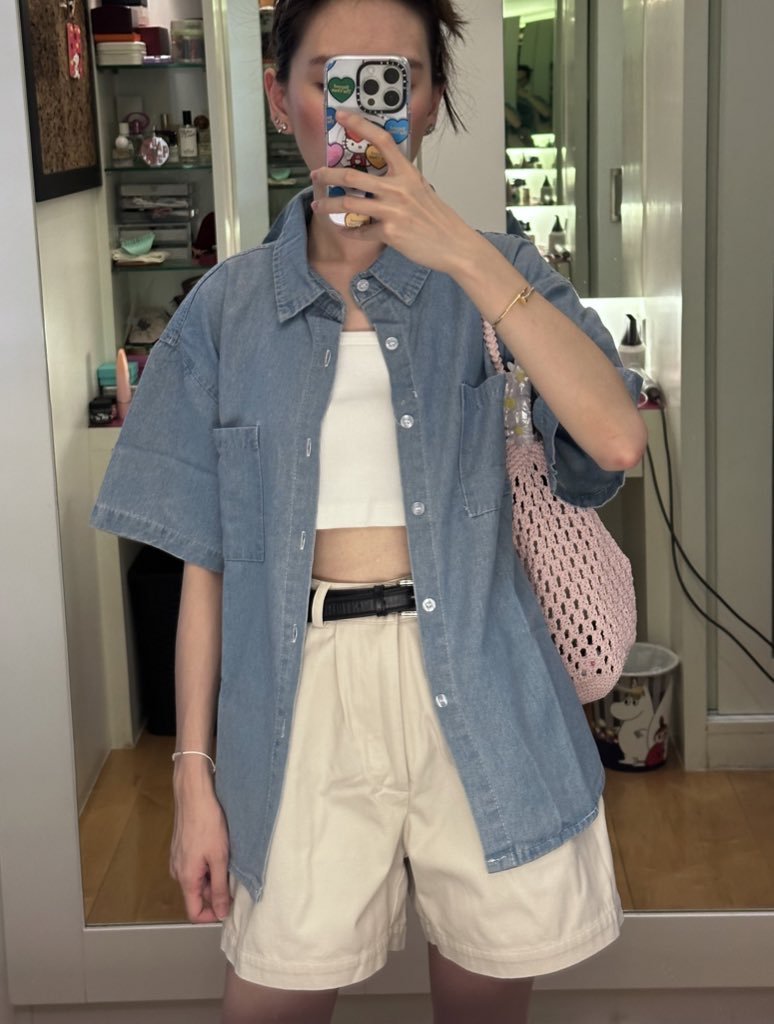 tamjaichunbkk's tweet photo. ไอเทมที่ช่วงนี้ซื้อมาแล้วชอบมาก "งบไม่เกิน 350 บาท"
- เสื้อ oversized denim 350 บาท 
- กางเกงเอวยางยืดใส่ชิวๆอยู่บ้าน 300 บาท
- baby tee 69 บาท
- แว่นตากันแดดทรงสวย 290 บาท
- สร้อยคอ cherry หินมงคล ใส่อาบน้ำได้ 189 บาท https://t.co/qAbh59Aytt