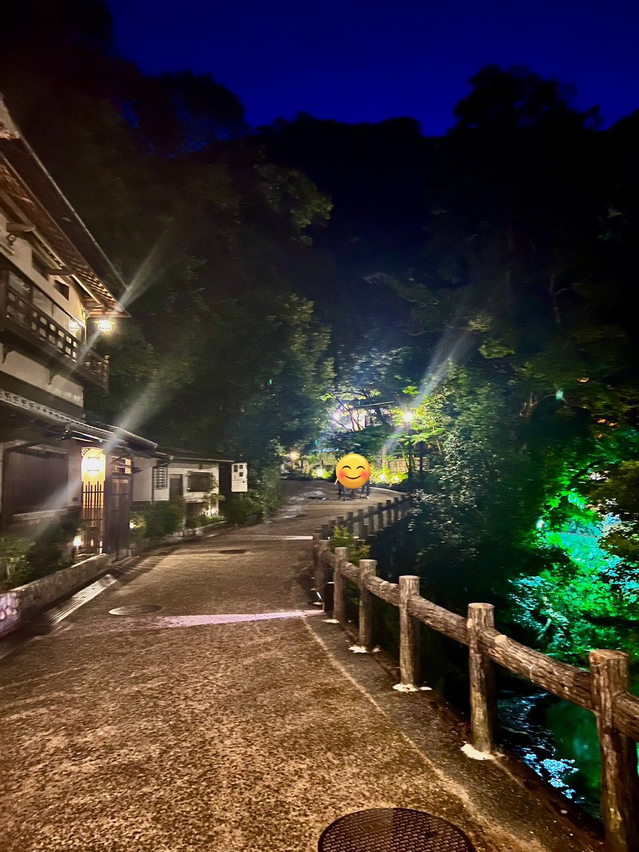 otowasansoh's tweet photo. ライトアップ綺麗です🤩
#箕面　#サマーフェスタ　#川床
7/13(土)〜9/1(日) サマーフェスタ https://t.co/aIPRXa58Mx