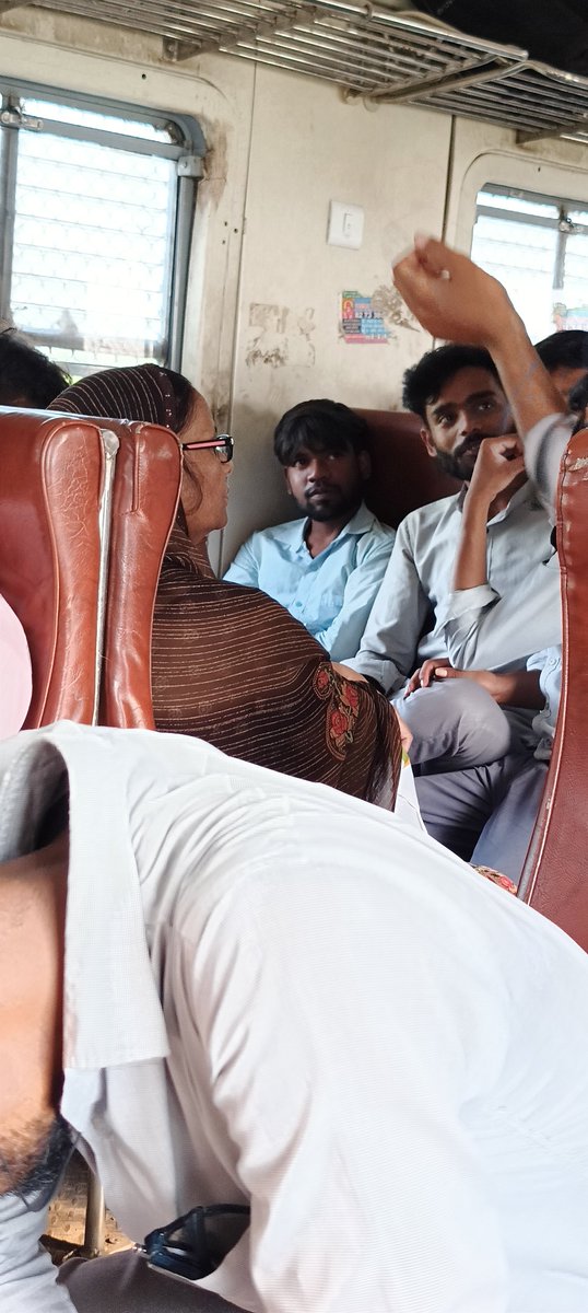 Scyler06's tweet image. Aree Amish bhai aap yha bhi beard kab bada li aapne🤣🤣
@supersuperYT @WVissh @iamDesiNerd #scoopcast #nerdynews