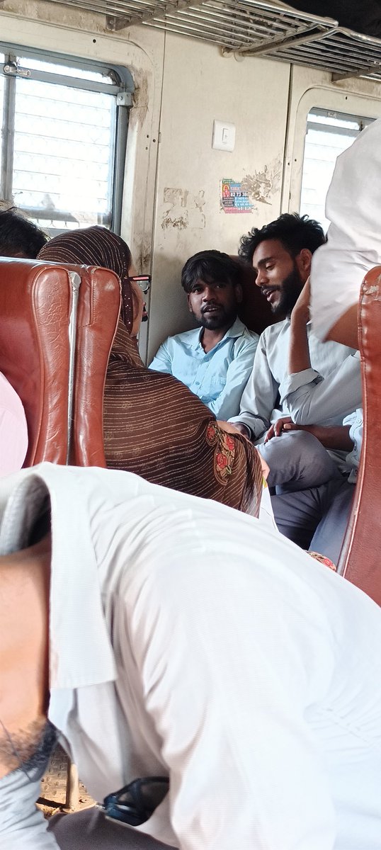 Scyler06's tweet image. Aree Amish bhai aap yha bhi beard kab bada li aapne🤣🤣
@supersuperYT @WVissh @iamDesiNerd #scoopcast #nerdynews