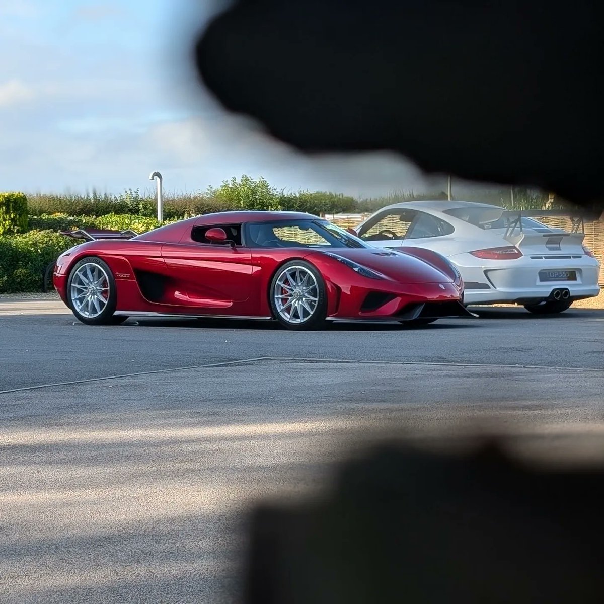 BeauTechnique's tweet photo. Koenigsegg Regera out in the wild #supercar #hypercar #supercardriver https://t.co/GvN4XIm5s0