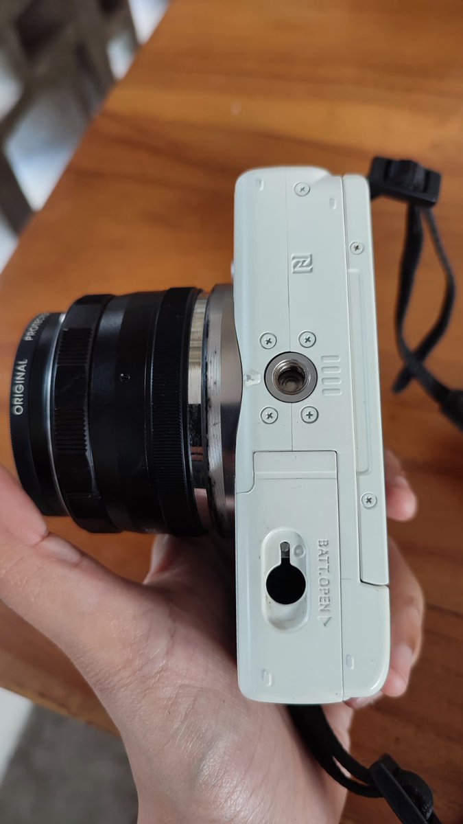 ojicandoit's tweet photo. Dijual
Kamera Mirrorless Canon EOS M100
Fungsi Normal
Kondisi Bekas

Kondisi body kamera:
Fisik masih bagus
Tulisan tombol masih terlihat jelas
Tombol rotasi berfungsi normal
Body masih mulus

(+) https://t.co/YWKw2fSUgF
