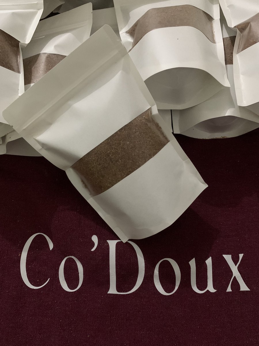 Co_DouxS's tweet image. Assalam aleykoum j’espère que yeewou gueen sii diaam🥲?
Vos mburacké et guerté suukeur sont disponibles.

Gneuwleennnnnn dieundeuuuu wala gueen Rt beugouma merrr🙄😂
Livraison dinaa aam demain inshaALLAH

#TempsBoy