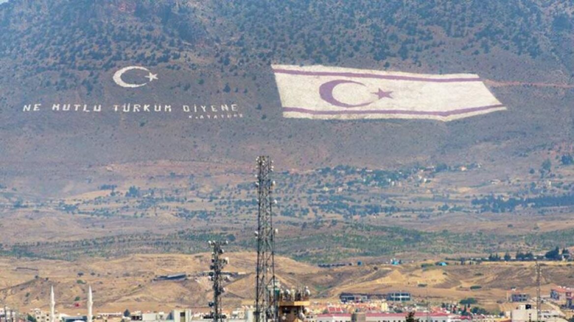 Μικρός ανέβαινα στην ταράτσα. Χάζευα τον Πενταδάχτυλο μα και εκείνη τη σημαία που τον μόλυνε. Σήμερα δεν φαίνεται. Ψηλά κτήρια και ουρανοξύστες την έκρυψαν. Καμία υπόμνηση. Ξεχάσαμε και ας καμωνόμαστε πως δεν έχουμε ξεχάσει. #Cyprus