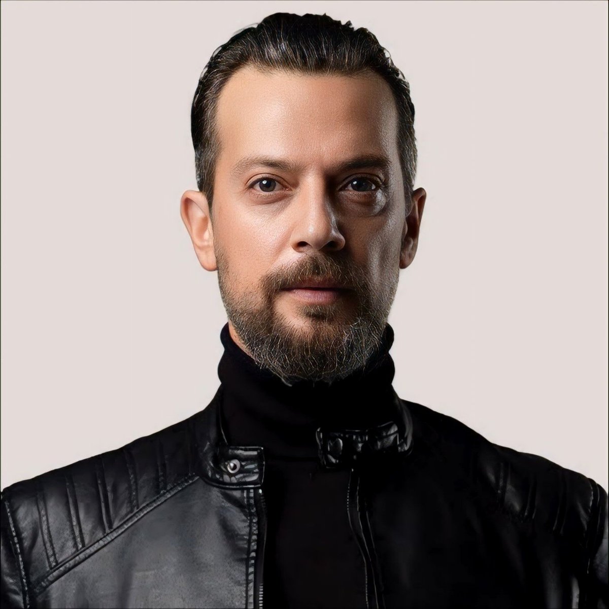 _mrtyl_s's tweet photo. kankalar hep her dizinin tuzu olarak kalacaklar🫠❤️🔥 #AzMir #BirAşkMasalı #MuratYıldırım https://t.co/heQ4klAPiM
