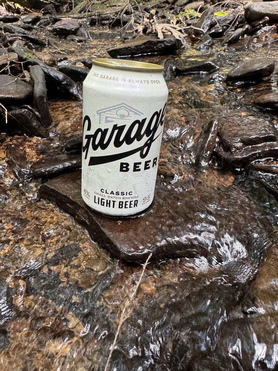 Nikki14ek's tweet photo. Perfect weekend beer @drinkgaragebeer 🍻 https://t.co/8jG5GIsmjc