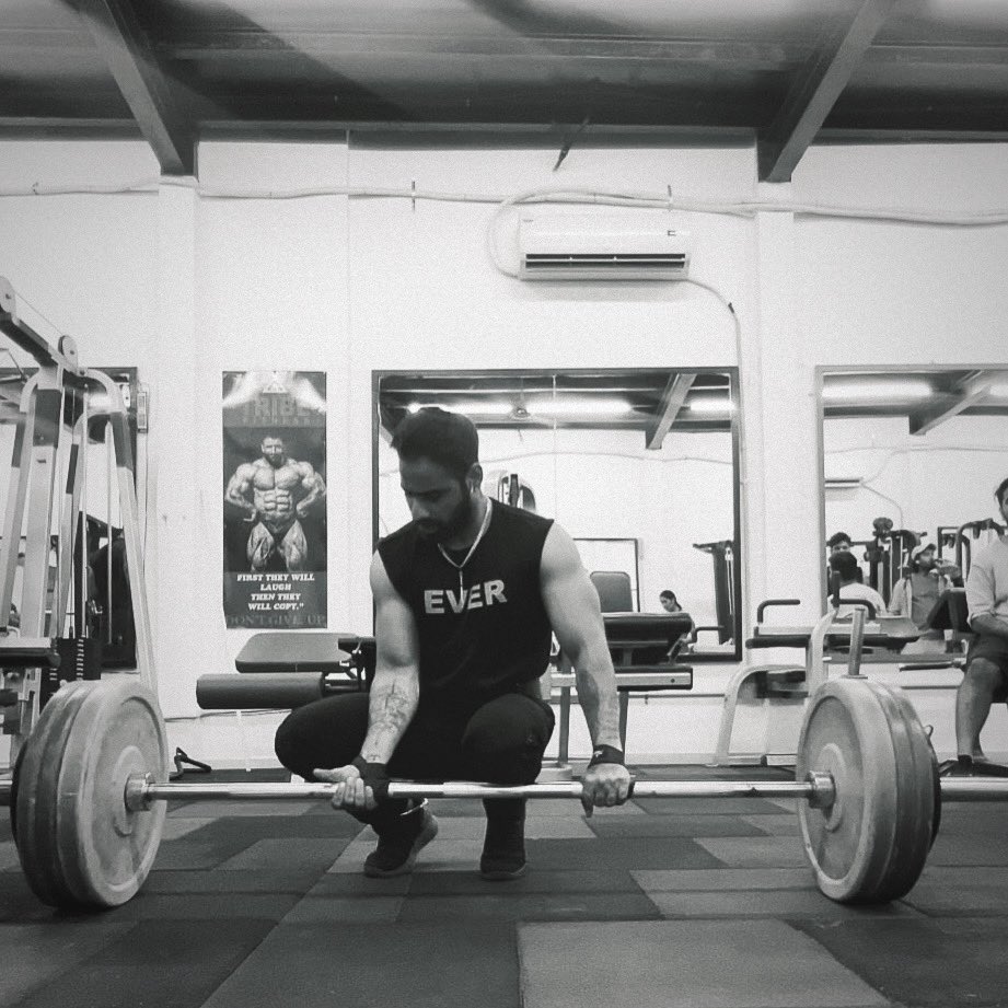 supermuj's tweet photo. Your body can stand almost anything #fitnessaddict 
.
.
.
#backworkout #deadlifts #selfreminder https://t.co/g92nhEVxiH