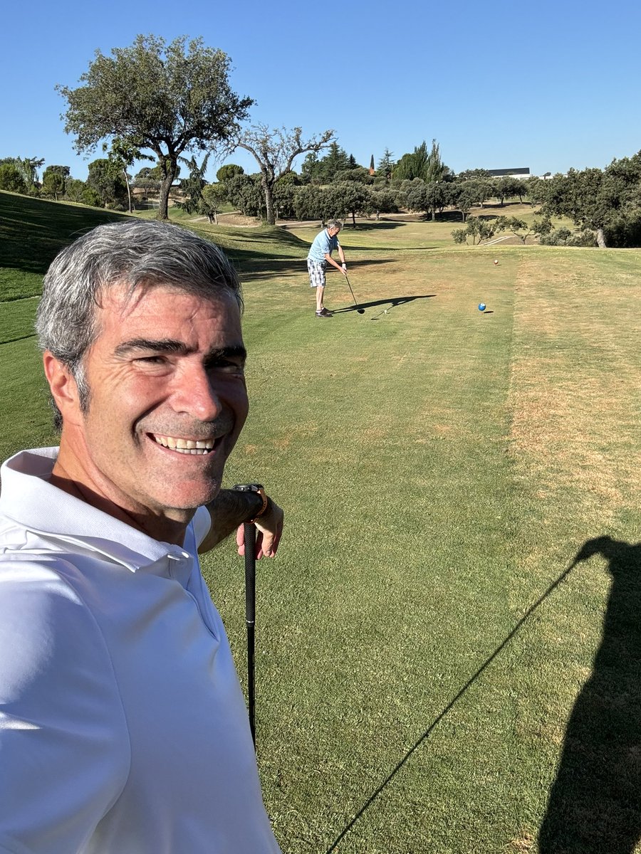 esteban_pacios's tweet photo. Hoy partido de #golf en el @rcgolflasrozas con sólo un #compinche #GomezAliste y dos socios más
Victoria apretada con 6 Pares para acabar 13-14-15-16-17-18
Se echó de menos al resto @javiergaciaisac @JIFdezRubio, Pepo y siempre a #Zárate https://t.co/ml25B829zt