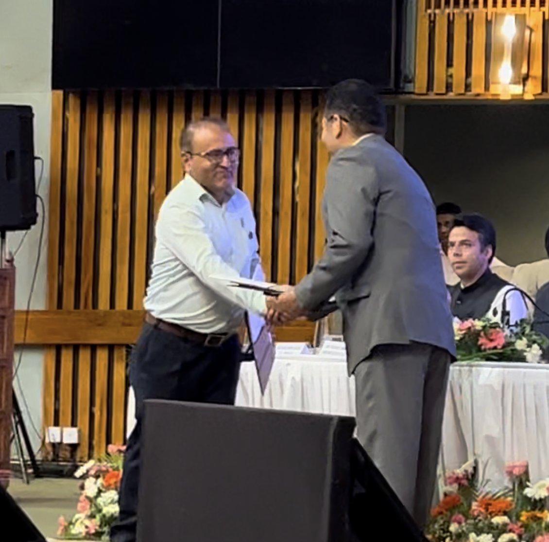 JKEDI4U's tweet photo. Under J&amp;K #Startup Policy, JKEDI today signed 5 MoUs with T-Hub Hyderabad, IIT Jammu, SKUAST-K, IUST &amp; ICSC, Sgr in the august presence of Hon'ble LG, J&amp;K, Sh. Manoj Sinha at SKICC
@OfficeOfLGJandK @DoIC_JK @THubHyd @skuast_kashmir @iustjk @IITJammu @IcscOfficial @Rajinder69JKAS https://t.co/bxchV5JUen
