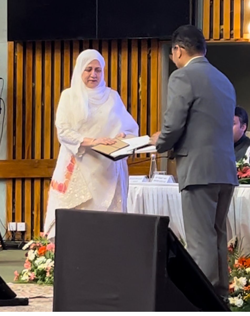 JKEDI4U's tweet photo. Under J&amp;K #Startup Policy, JKEDI today signed 5 MoUs with T-Hub Hyderabad, IIT Jammu, SKUAST-K, IUST &amp; ICSC, Sgr in the august presence of Hon'ble LG, J&amp;K, Sh. Manoj Sinha at SKICC
@OfficeOfLGJandK @DoIC_JK @THubHyd @skuast_kashmir @iustjk @IITJammu @IcscOfficial @Rajinder69JKAS https://t.co/bxchV5JUen