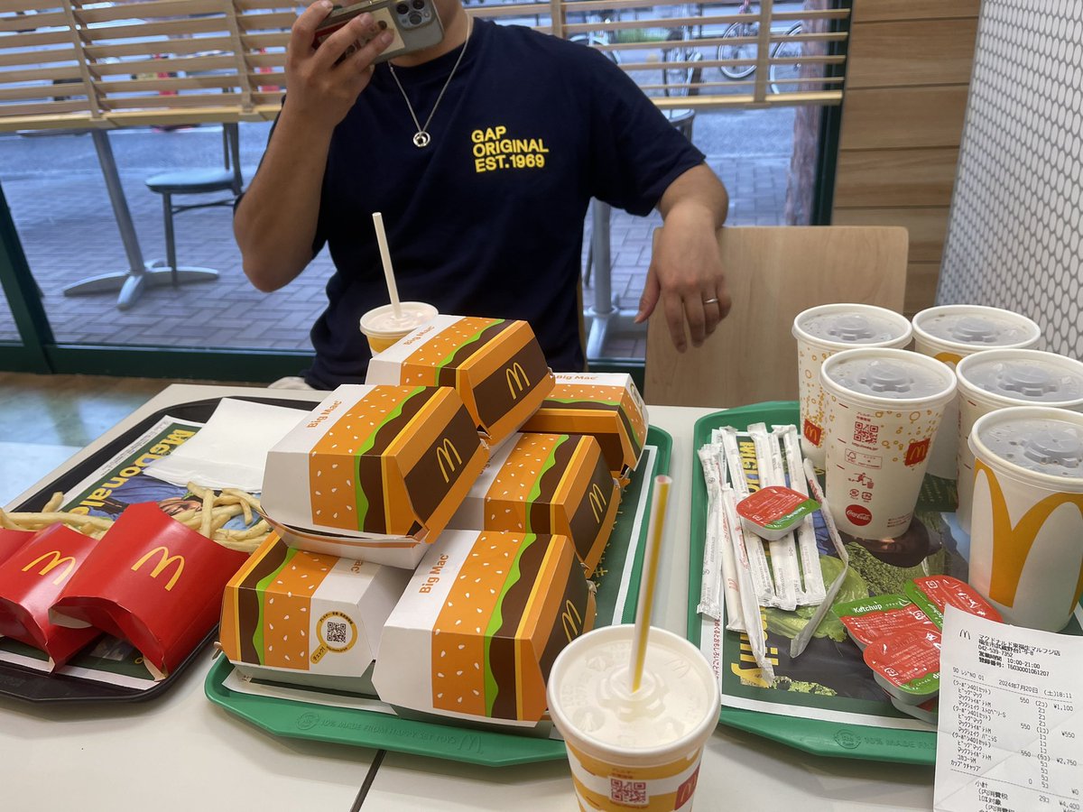 Tomoya2000STI's tweet photo. ビックマックセット8個3人はやりすぎたかな https://t.co/IR9LiDIUVj