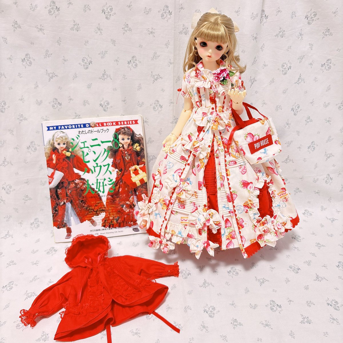 2007cocoromama's tweet photo. わたしのドールブック
ジェニーno.8
ピンクハウス大好き をお手本に
Katieちゃんに縫い縫い🪡🧵
フリルリボン🎀間違えちゃったけど
そのまま付けました🥹
前に作ったみらいちゃんと
20歳ジェニーちゃんのお洋服とお揃い♡
#sdm #sdm56 #jenny #お人形大好き https://t.co/qAijpGz6vy