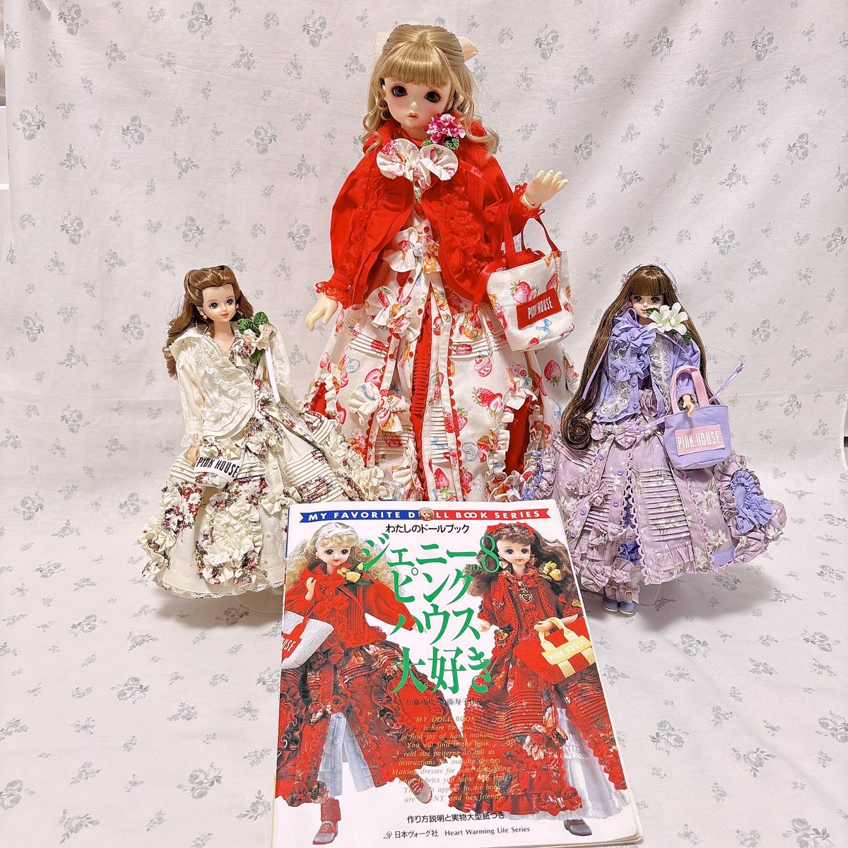 2007cocoromama's tweet photo. わたしのドールブック
ジェニーno.8
ピンクハウス大好き をお手本に
Katieちゃんに縫い縫い🪡🧵
フリルリボン🎀間違えちゃったけど
そのまま付けました🥹
前に作ったみらいちゃんと
20歳ジェニーちゃんのお洋服とお揃い♡
#sdm #sdm56 #jenny #お人形大好き https://t.co/qAijpGz6vy