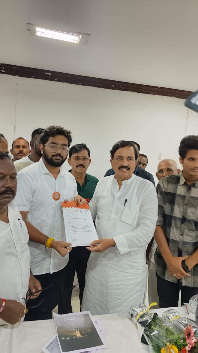 mnsupdate's tweet photo. मुंबई - गोवा महामार्ग साठी मनसेचे खासदारांना निवेदन.

कोकणातील खासदार श्री तटकरे ह्यांना मनसेचे निवेदन.
@mnsadhikrut https://t.co/W5oahl831Y