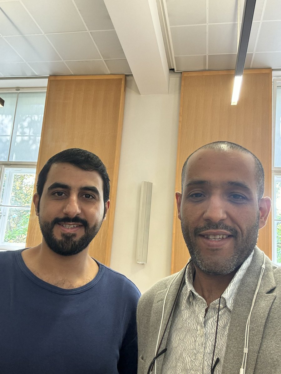حنا مبادينا تخالف مباديك
وضريبة الأمجاد ندفع ثمنها

نشوم عن هذي ونرهي على ذيك
ونقلط لها لاصدوا الناس عنها

 للشاعر / مشعل عبدالله بن عون
